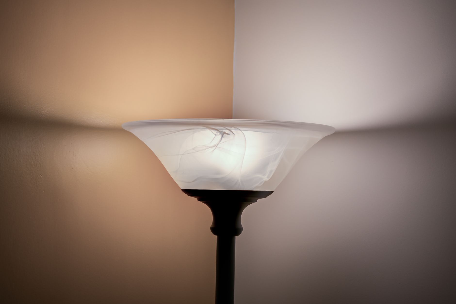 Roman Ethereal: Sculptural Nordic Acrylic Wall Clock