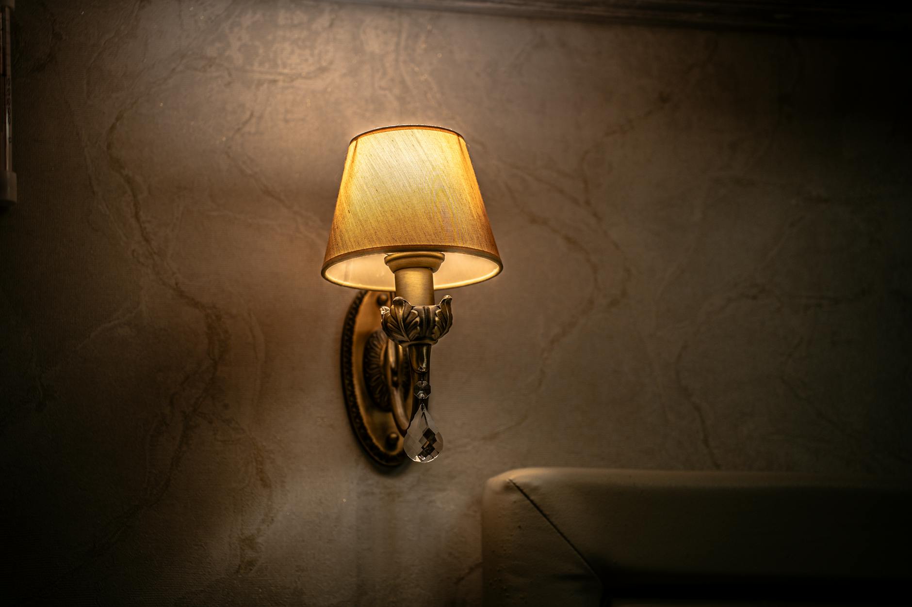 Vintage Mechanical Hand Wall Lamp - Rustic American Retro